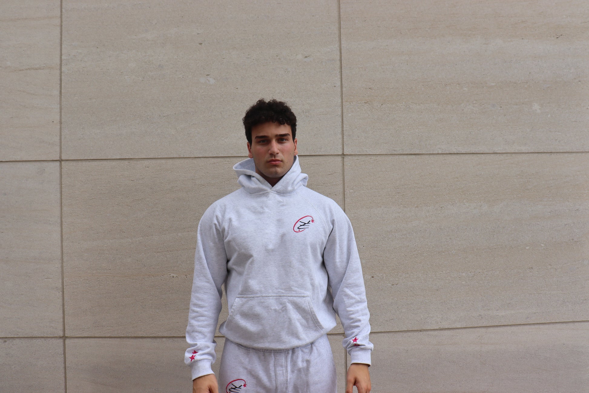 SIGNATURE HOODIE GREY